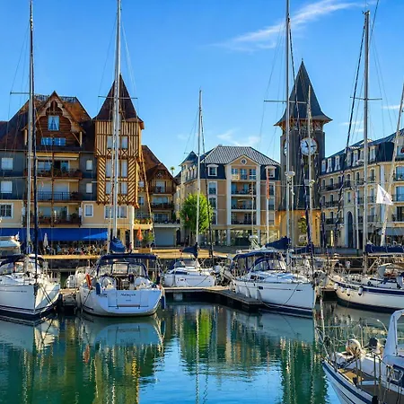 Le Yourhosthelper Deauville